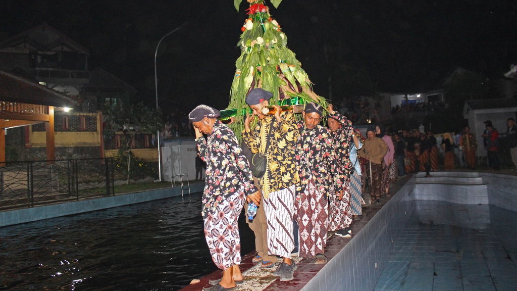 7 Cara yang Bisa Dilakukan untuk Memperingati Malam 1 Suro 7 Cara yang Bisa Dilakukan untuk Memperingati Malam 1 Suro