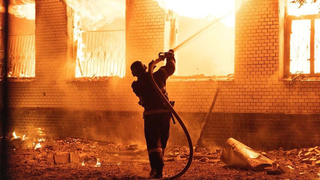 Perang Rusia: Ratusan Warga Ukraina Melarikan Diri dari Kherson Perang Rusia: Ratusan Warga Ukraina Melarikan Diri dari Kherson