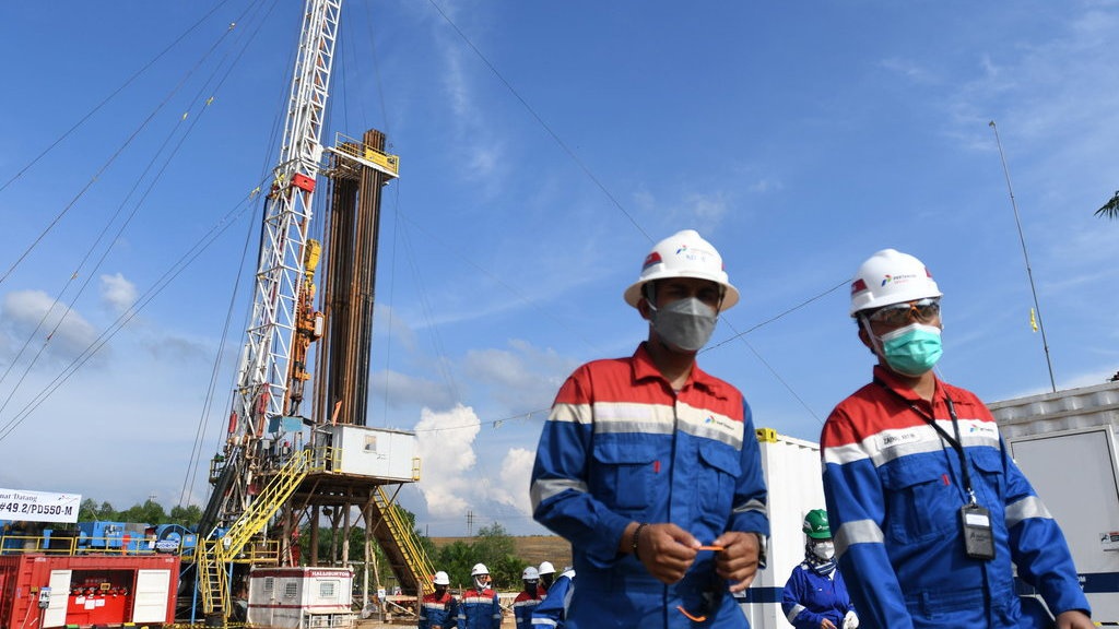 Mentalitas TINA dan Problem Seabad BBM Kita Mentalitas TINA dan Problem Seabad BBM Kita