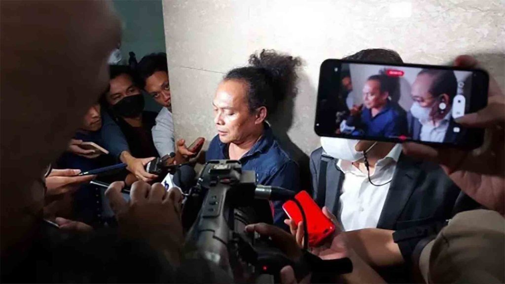 Deolipa Yumara Tak Lagi Pengacara Bharada E, Ganti Ronny Talapessy Deolipa Yumara Tak Lagi Pengacara Bharada E, Ganti Ronny Talapessy