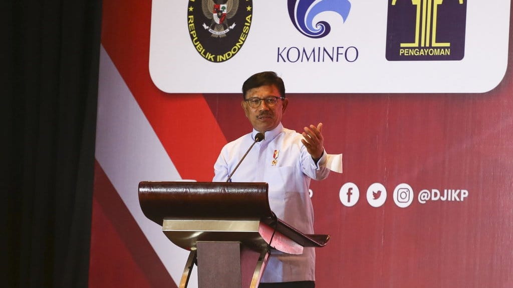 Menkominfo Plate Respons soal Kebocoran 1,3 Miliar Data Kartu SIM Menkominfo Plate Respons soal Kebocoran 1,3 Miliar Data Kartu SIM
