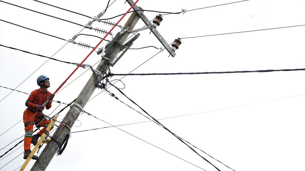 Contoh Soal Kuat Arus Listrik Kelas 12 Semester 1 dan Jawabannya Contoh Soal Kuat Arus Listrik Kelas 12 Semester 1 dan Jawabannya