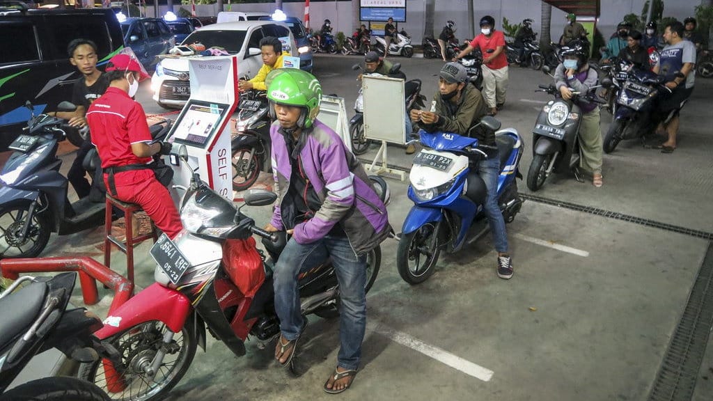 Nelangsa Driver Ojol di Tengah Kencangnya Isu Kenaikan BBM Subsidi