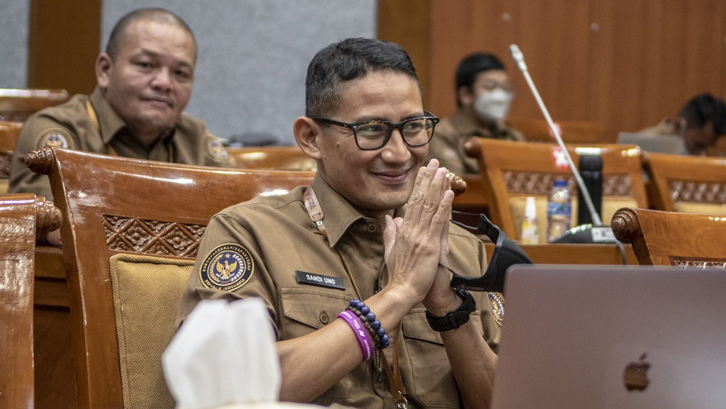 Sandiaga Uno Bagikan Tips Hadapi Ancaman Resesi Ekonomi 2023 Sandiaga Uno Bagikan Tips Hadapi Ancaman Resesi Ekonomi 2023