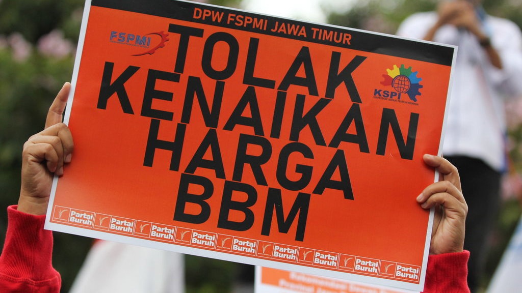 Ekonom Minta Pemerintah Segera Putuskan Nasib Harga BBM Subsidi