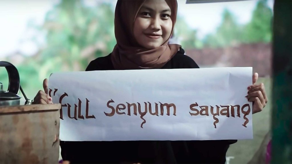 Lirik Lagu Full Senyum Sayang yang Dinyanyikan oleh Evan Loss Lirik Lagu Full Senyum Sayang yang Dinyanyikan oleh Evan Loss