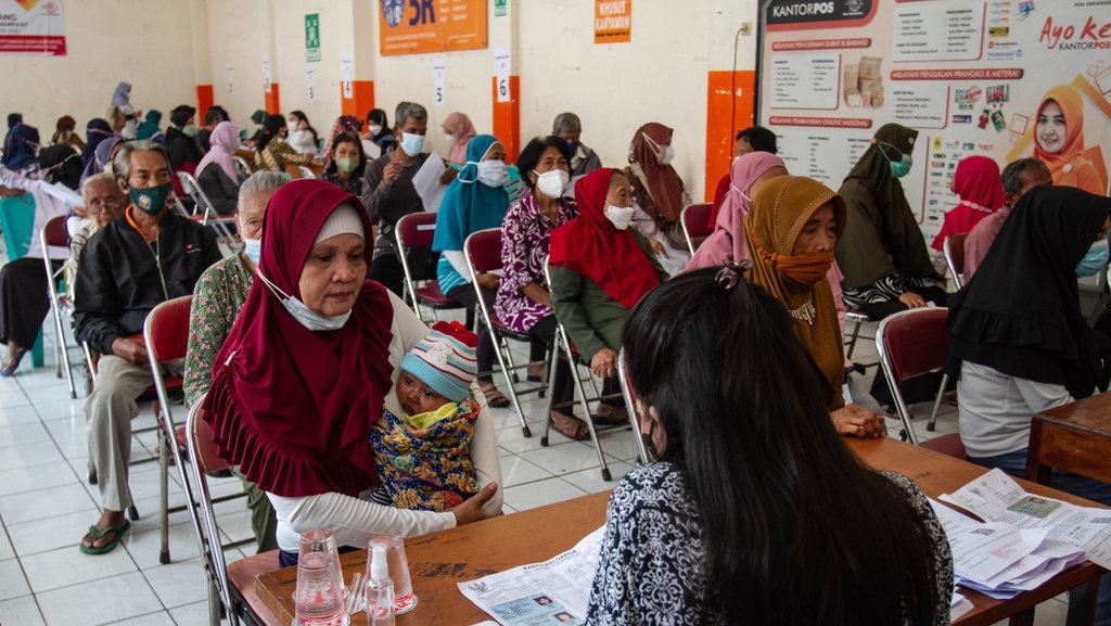 Mensos Risma Klaim Terus Perbarui Data agar BLT BBM Tepat Salur Mensos Risma Klaim Terus Perbarui Data agar BLT BBM Tepat Salur