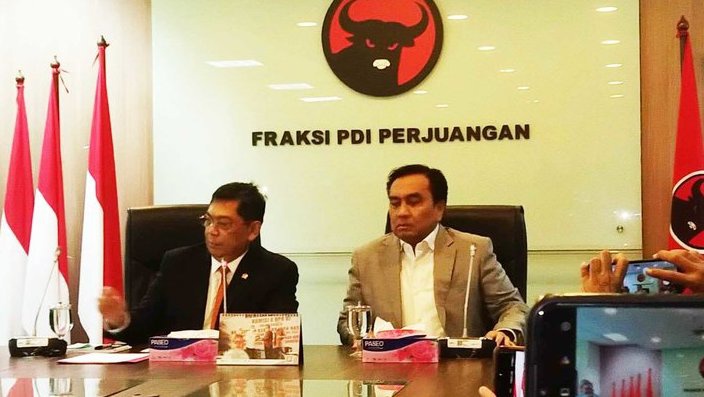 Menilik Kegaduhan Anggota TNI AD & Effendi Simbolon soal Gerombolan Menilik Kegaduhan Anggota TNI AD & Effendi Simbolon soal Gerombolan