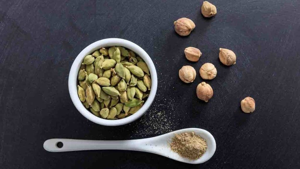 15 Manfaat Kapulaga Selain untuk Bumbu Masakan 15 Manfaat Kapulaga Selain untuk Bumbu Masakan