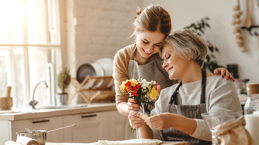 Contoh Surat untuk Hari Ibu yang Menyentuh Hati, Singkat & Manis Contoh Surat untuk Hari Ibu yang Menyentuh Hati, Singkat & Manis