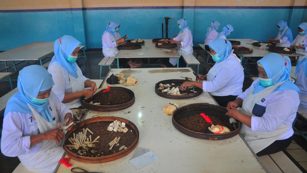 Kenaikan Cukai Tembakau Belum Efektif Tekan Konsumsi Rokok Kenaikan Cukai Tembakau Belum Efektif Tekan Konsumsi Rokok