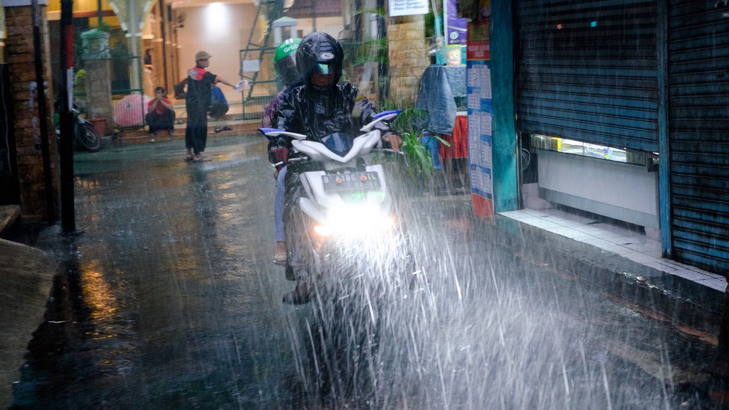 BMKG: Bibit Siklon Tropis 95B Pengaruhi Curah Hujan di Indonesia BMKG: Bibit Siklon Tropis 95B Pengaruhi Curah Hujan di Indonesia