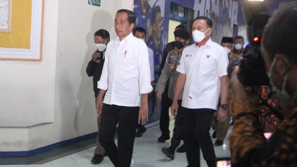 Menyelisik Pernyataan Jokowi yang Tak Menyorot Isu Gas Air Mata Menyelisik Pernyataan Jokowi yang Tak Menyorot Isu Gas Air Mata