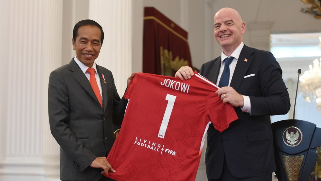 Jokowi akan Serahkan Bintang Jasa kepada Presiden FIFA Hari Ini