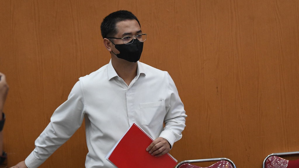 Sidang Irfan Widyanto: Satpam Kompleks Dengar Letusan Petasan Sidang Irfan Widyanto: Satpam Kompleks Dengar Letusan Petasan