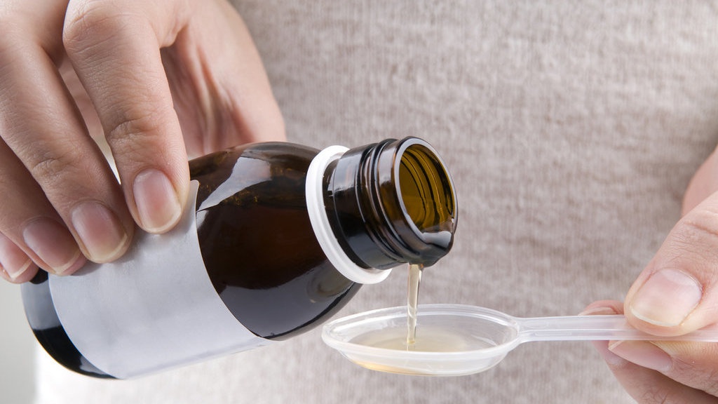 Mengenal Zat Pelarut dalam Obat Sirup, Fungsi & Efek Sampingnya Mengenal Zat Pelarut dalam Obat Sirup, Fungsi & Efek Sampingnya