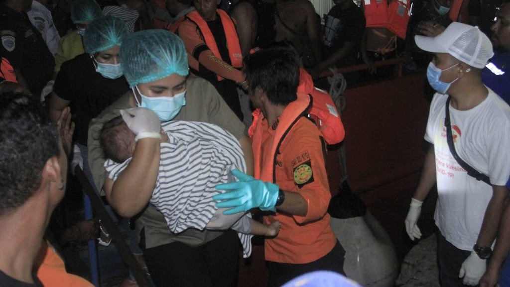 Kapal Cantika Express 77 Terbakar