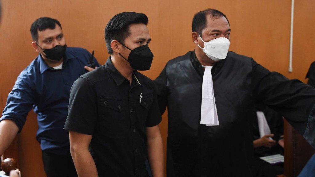 Hakim Nilai Eliezer Turut Serta Lakukan Pembunuhan Berencana Hakim Nilai Eliezer Turut Serta Lakukan Pembunuhan Berencana