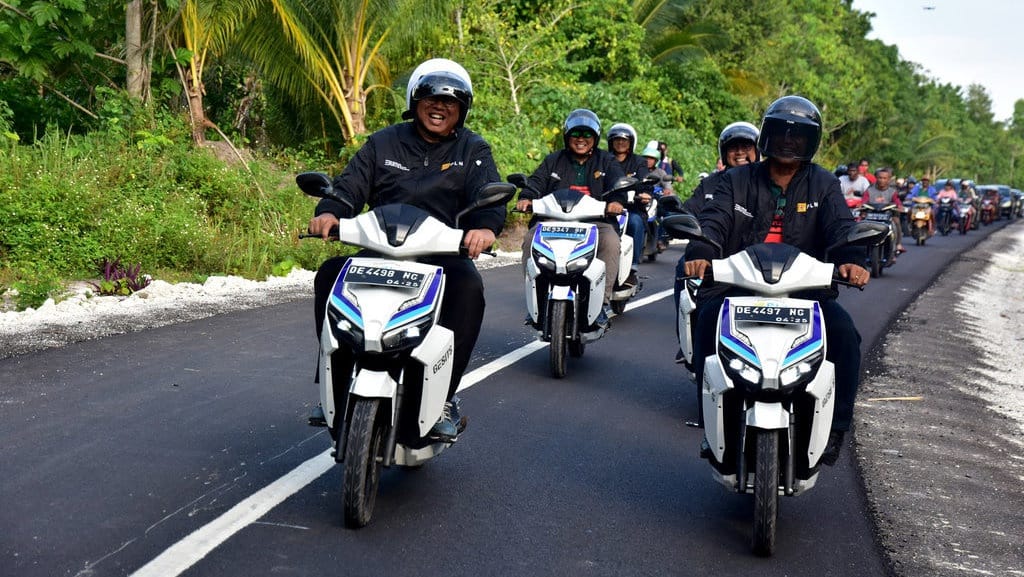 Pemerintah Bakal Ubah Syarat Subsidi Motor Listrik: Cukup KTP Pemerintah Bakal Ubah Syarat Subsidi Motor Listrik: Cukup KTP