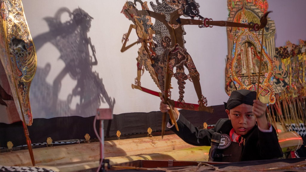 Apa Manfaat Pertunjukan Wayang sebagai Media Pendidikan? Apa Manfaat Pertunjukan Wayang sebagai Media Pendidikan?