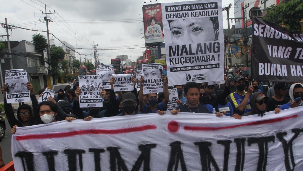 Tragedi Kanjuruhan & Urgensi Mendorong Jokowi Terbitkan Perppu Tragedi Kanjuruhan & Urgensi Mendorong Jokowi Terbitkan Perppu
