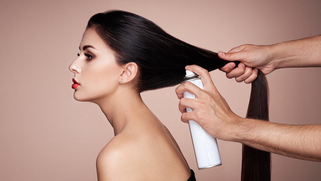 Apa Itu Dry Shampoo dan Bedanya dengan Sampo Biasa?