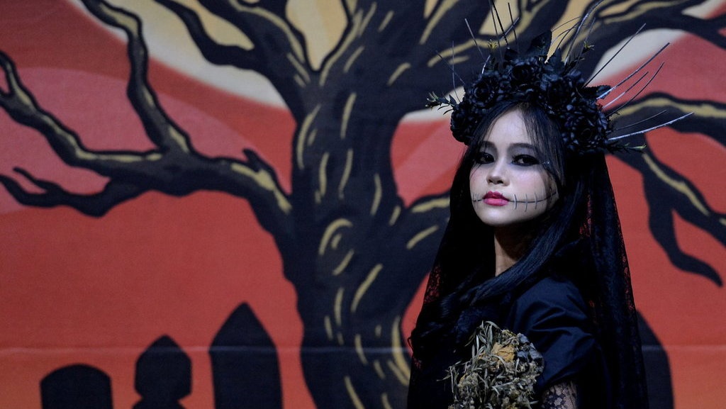 Pilihan Kostum Halloween Seram di Tokopedia: Penyihir & Hantu Pilihan Kostum Halloween Seram di Tokopedia: Penyihir & Hantu