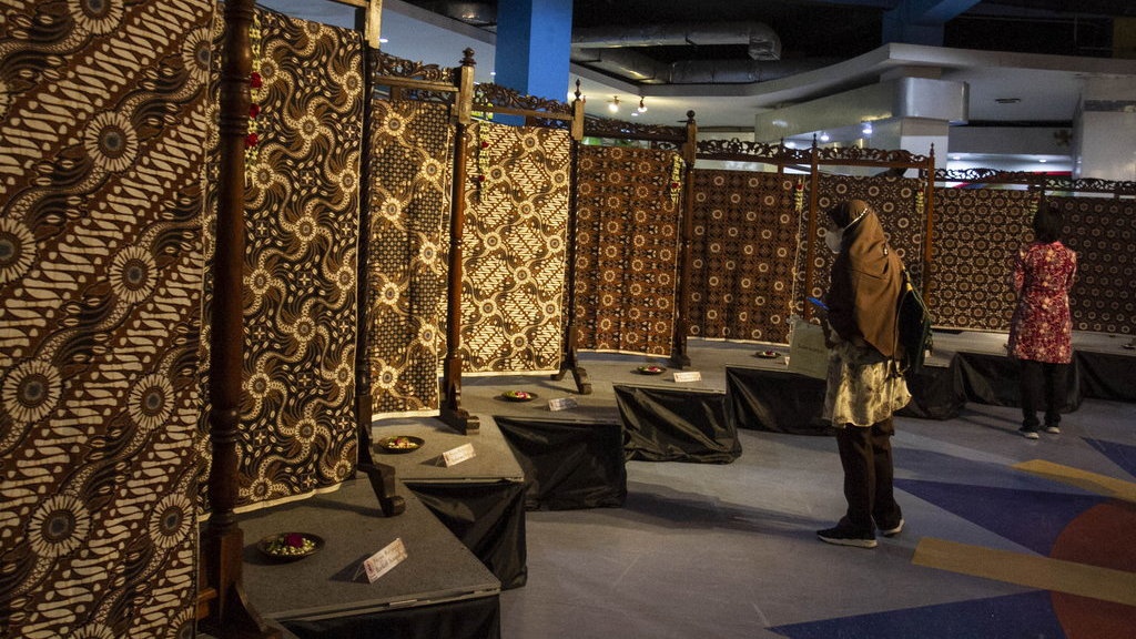 Ciri Khas Batik Jogja dari Segi Warna, Motif, dan Maknanya Ciri Khas Batik Jogja dari Segi Warna, Motif, dan Maknanya