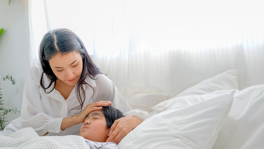 Pertolongan Pertama Anak Demam Malam Hari Menurut Dokter