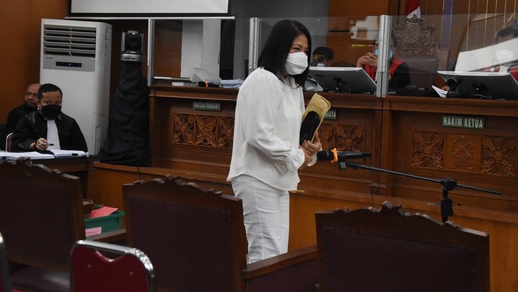 Dicecar Hakim, Putri Sambo Akui Punya Penyakit GERD & Vertigo Dicecar Hakim, Putri Sambo Akui Punya Penyakit GERD & Vertigo