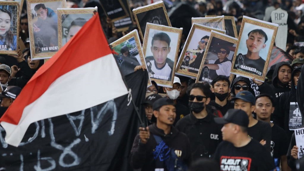 Setahun Kanjuruhan: Evaluasi Penggunaan Gas Air Mata-Keadilan Setahun Kanjuruhan: Evaluasi Penggunaan Gas Air Mata-Keadilan