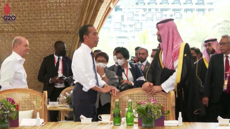 Ini Alasan Jokowi Minta Pemimpin G20 Lepas Jas saat Makan Siang Ini Alasan Jokowi Minta Pemimpin G20 Lepas Jas saat Makan Siang