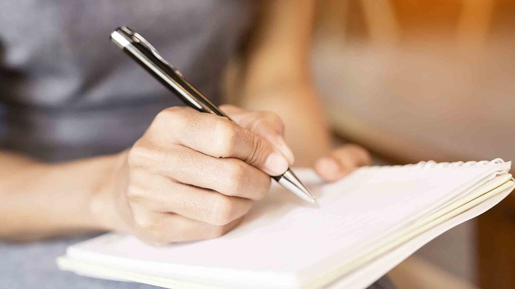 Dampak Menulis Jurnal Harian pada Kesehatan Mental dan Fisik