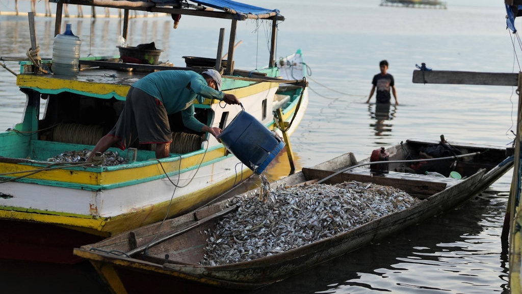 Nelayan Kecil, Kapal Besar, dan Ancaman Hilangnya Kekayaan Laut