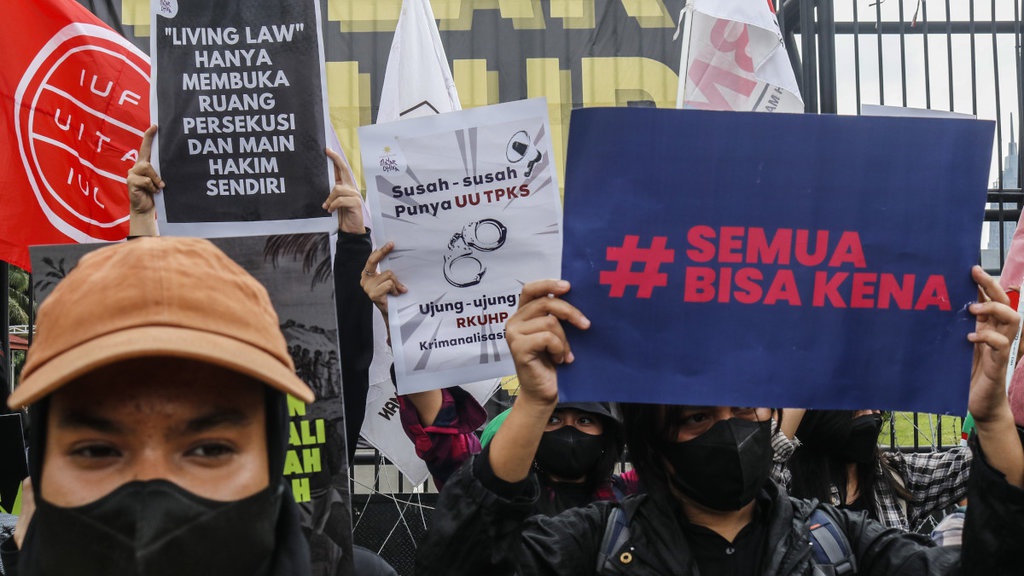 Saat RKUHP Disahkan Ugal-ugalan Tak Memedulikan Aspirasi Publik Saat RKUHP Disahkan Ugal-ugalan Tak Memedulikan Aspirasi Publik