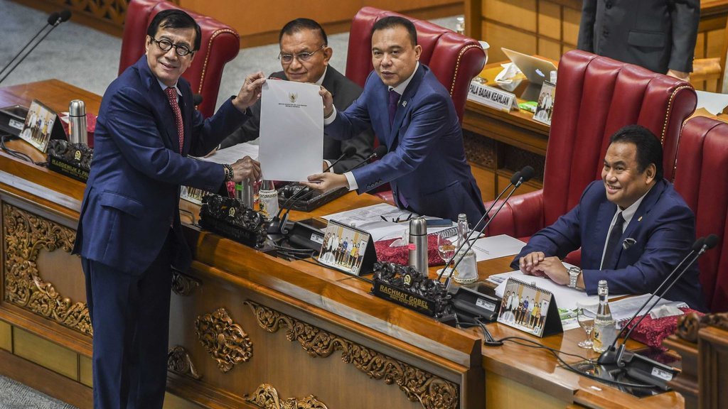 ICW soal Kinerja Legislasi DPR: Kerap Buru-buru & Abaikan Publik ICW soal Kinerja Legislasi DPR: Kerap Buru-buru & Abaikan Publik