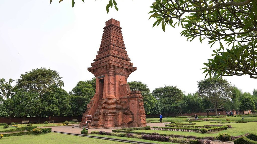 Sejarah Lokasi Pusat Kerajaan Majapahit: Benarkah di Trowulan? Sejarah Lokasi Pusat Kerajaan Majapahit: Benarkah di Trowulan?