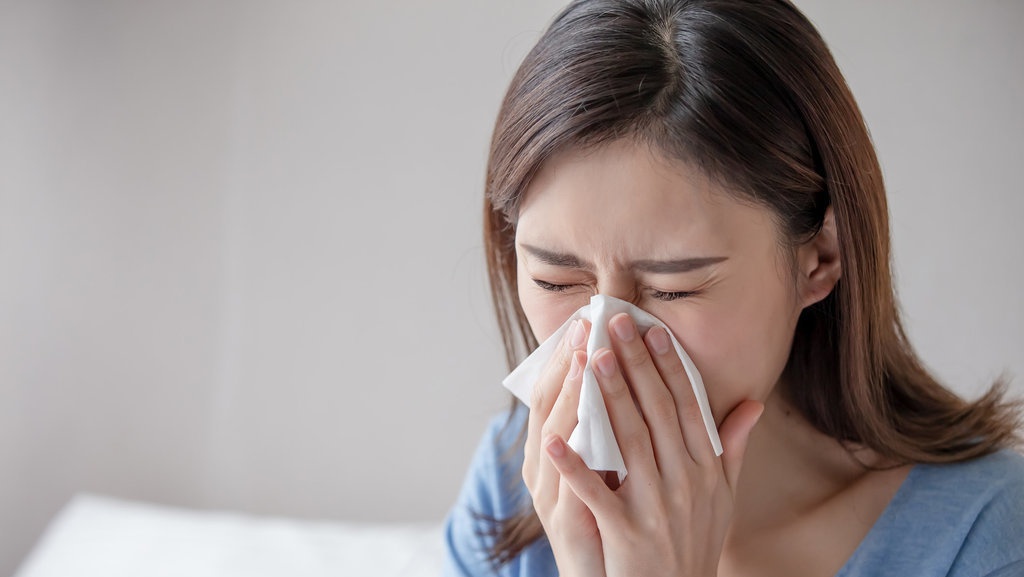 Ketahui 3 Posisi Tidur yang Tepat Saat Hidung Pilek dan Mampet