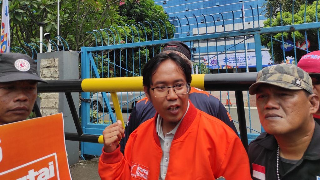 Partai Buruh Bakal Gugat Gubernur Jabar dan Jatim soal UMP 2023 Partai Buruh Bakal Gugat Gubernur Jabar dan Jatim soal UMP 2023