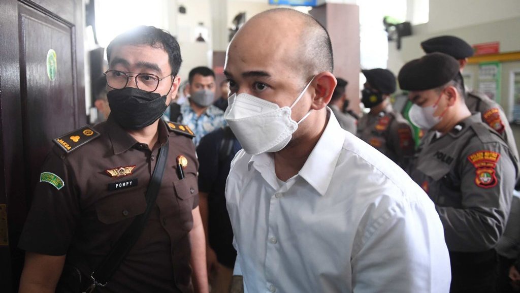 Dituntut 2 Tahun Bui di Kasus Yosua, Baiquni Wibowo Minta Bebas Dituntut 2 Tahun Bui di Kasus Yosua, Baiquni Wibowo Minta Bebas