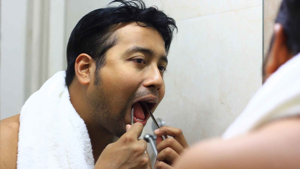 Cara Membersihkan Lidah yang Benar untuk Jaga Kesehatan Mulut Cara Membersihkan Lidah yang Benar untuk Jaga Kesehatan Mulut