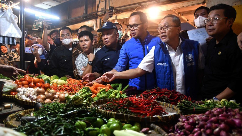 Strategi Zulhas Atasi Disparitas Harga Telur dan Daging Ayam Strategi Zulhas Atasi Disparitas Harga Telur dan Daging Ayam