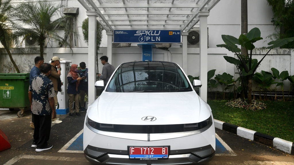 Celios: Anggaran Mobil Listrik Pejabat Hanya Untungkan Produsen