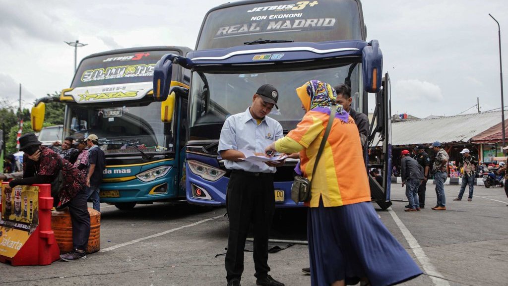 H+1 Arus Balik, Kemenhub: Penumpang Angkutan Umum Naik 29,7% H+1 Arus Balik, Kemenhub: Penumpang Angkutan Umum Naik 29,7%