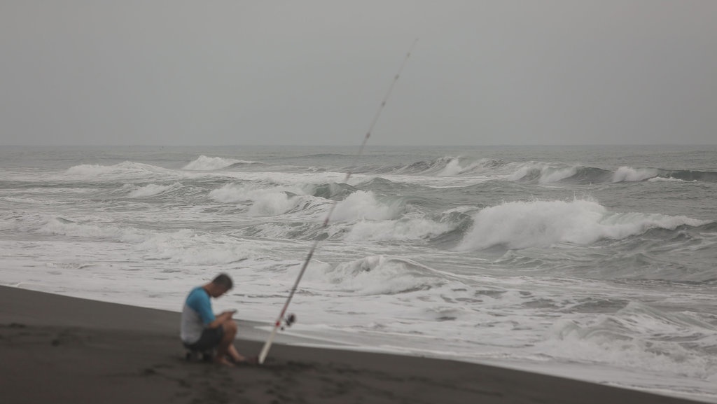 Waspada Potensi Cuaca Ekstrem Jelang Libur Nataru Waspada Potensi Cuaca Ekstrem Jelang Libur Nataru