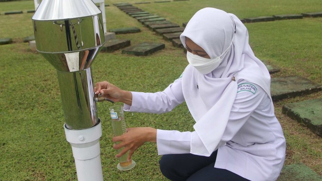 Macam-macam Alat Pengukur Cuaca Beserta Cara Kerja & Fungsinya