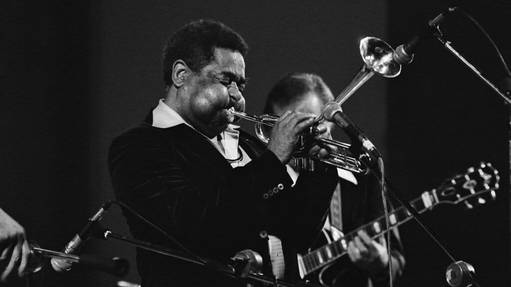 Kesetaraan dan Demokrasi dalam Jaz Era Perang Dingin Kesetaraan dan Demokrasi dalam Jaz Era Perang Dingin