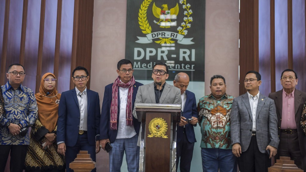 DPR Ungkap Rekrutmen KPU-Bawaslu di Daerah Transaksional DPR Ungkap Rekrutmen KPU-Bawaslu di Daerah Transaksional