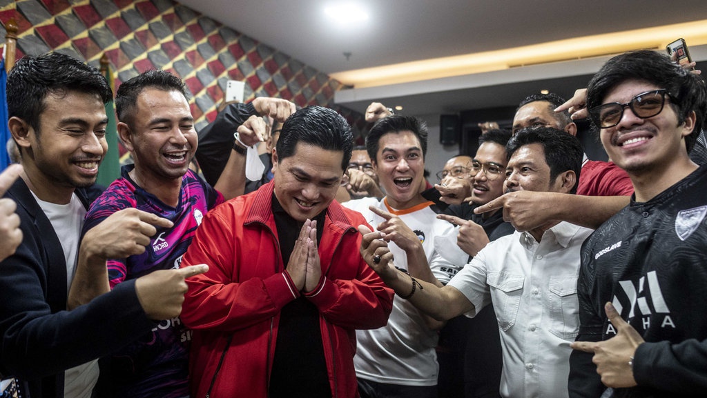 Motif Erick Thohir & Fenomena Pejabat Publik Berebut Ketum PSSI Motif Erick Thohir & Fenomena Pejabat Publik Berebut Ketum PSSI
