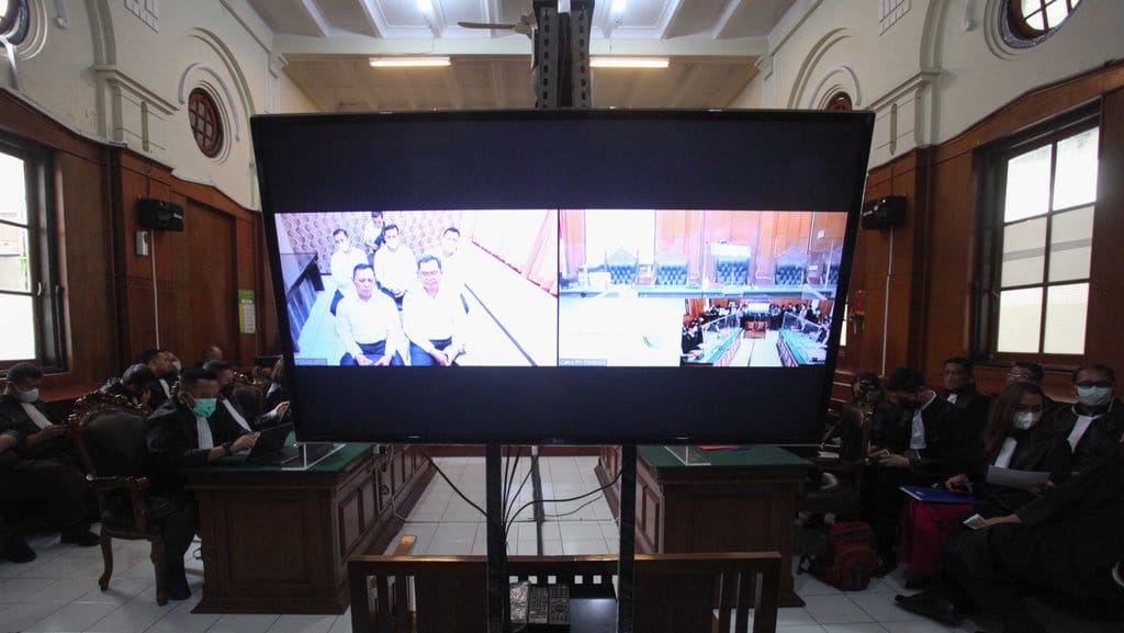 Keanehan Sidang Kanjuruhan: Akses Dibatasi, Polisi jadi Pembela